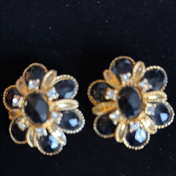 Vintage Black and Gold Floral Earrings - Picture 4 of 6